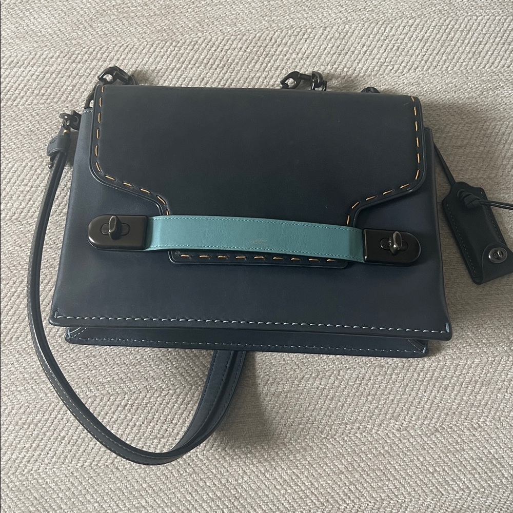 Coach signature Genuine Glovetanned Leather chain shoulder Bag w/ wit